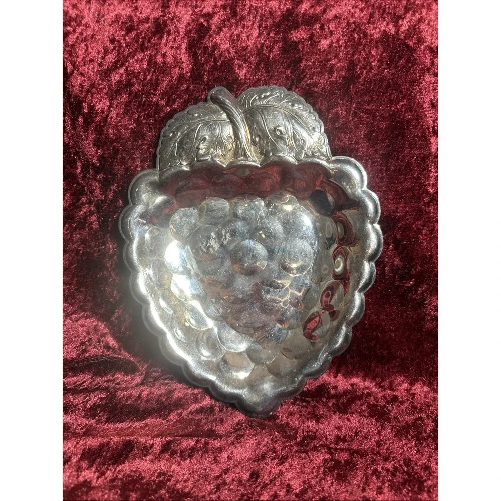 Vintage Silver Plated Grape Cluster Nut Dish Scalloped Candy Bowl Leaf Detail